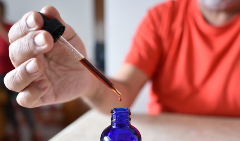 Esclarecendo as diferenças entre porcentagens (%), proporções (CBD:THC) e miligramagem nos Óleos Medicinais de Cannabis.